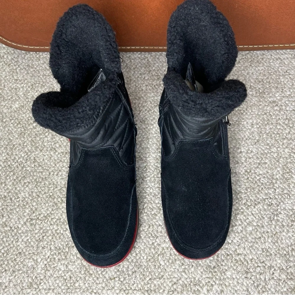 Bearpaw side zippered boots